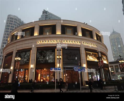 how many stabrucks are in shagnhai china